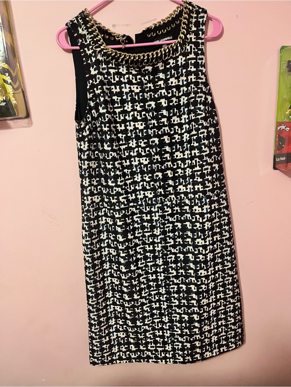 ⭐️Karl Lagerfeld Black and White Patterned Sleeveless Dress with Gold chains